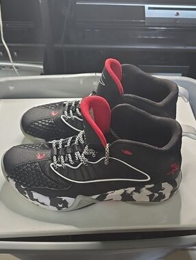 Mens Shaq Basketball Sneakers Size 8